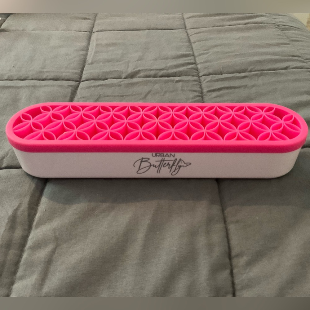 Makeup brush holder
